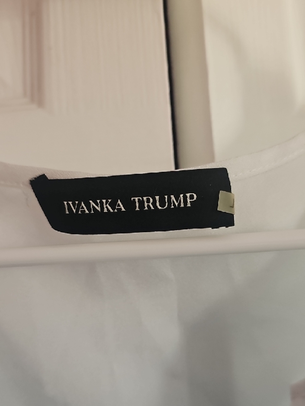 Ivanka Trump White to Blue Ombre Cap-Sleeve V-Notch Blouse - Picture 2 of 4